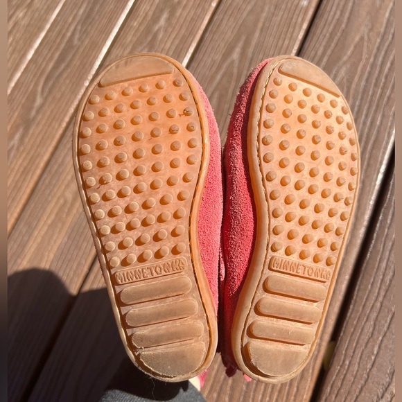 Minnetonka girls moccasin fringe boots - size 10 - Picture 5 of 6